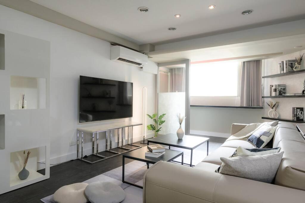 Philosopher's Oasis, 30sec To Zhongxiao Dunhua Mrt 哲思淨地 忠孝敦化站步行30秒 Apartment Taipei