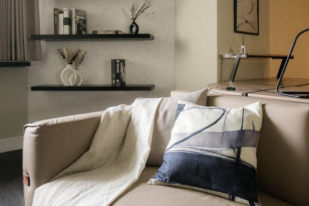 Apartamento Philosopher's Oasis, 30sec To Zhongxiao Dunhua Mrt 哲思淨地 忠孝敦化站步行30秒
