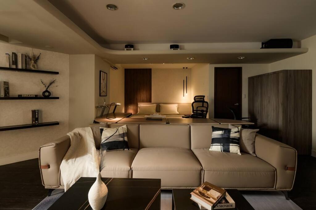 Apartamento Philosopher's Oasis, 30sec To Zhongxiao Dunhua Mrt 哲思淨地 忠孝敦化站步行30秒